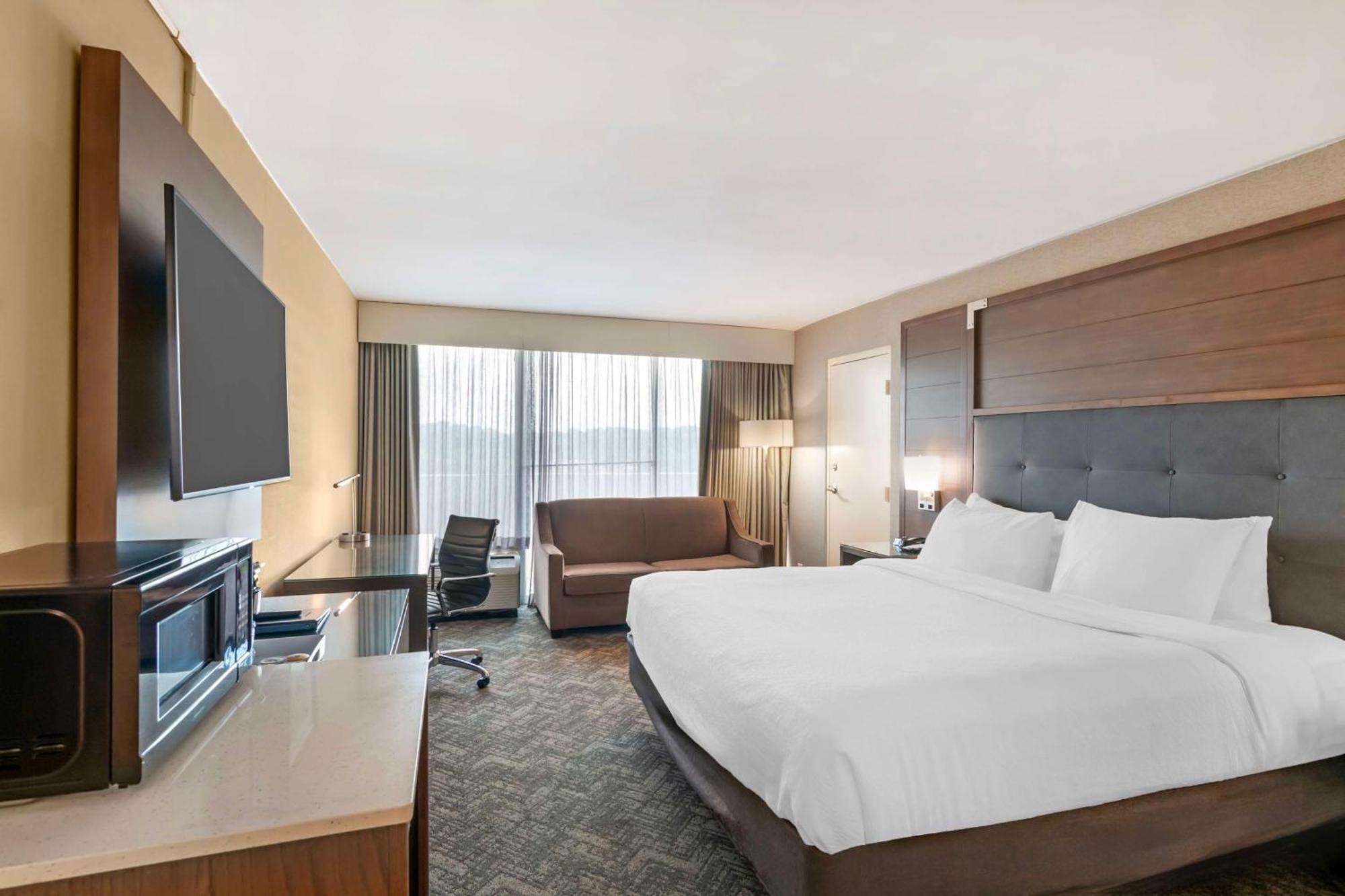 Best Western Plus Kansas City Sports Complex Hotel Exterior photo