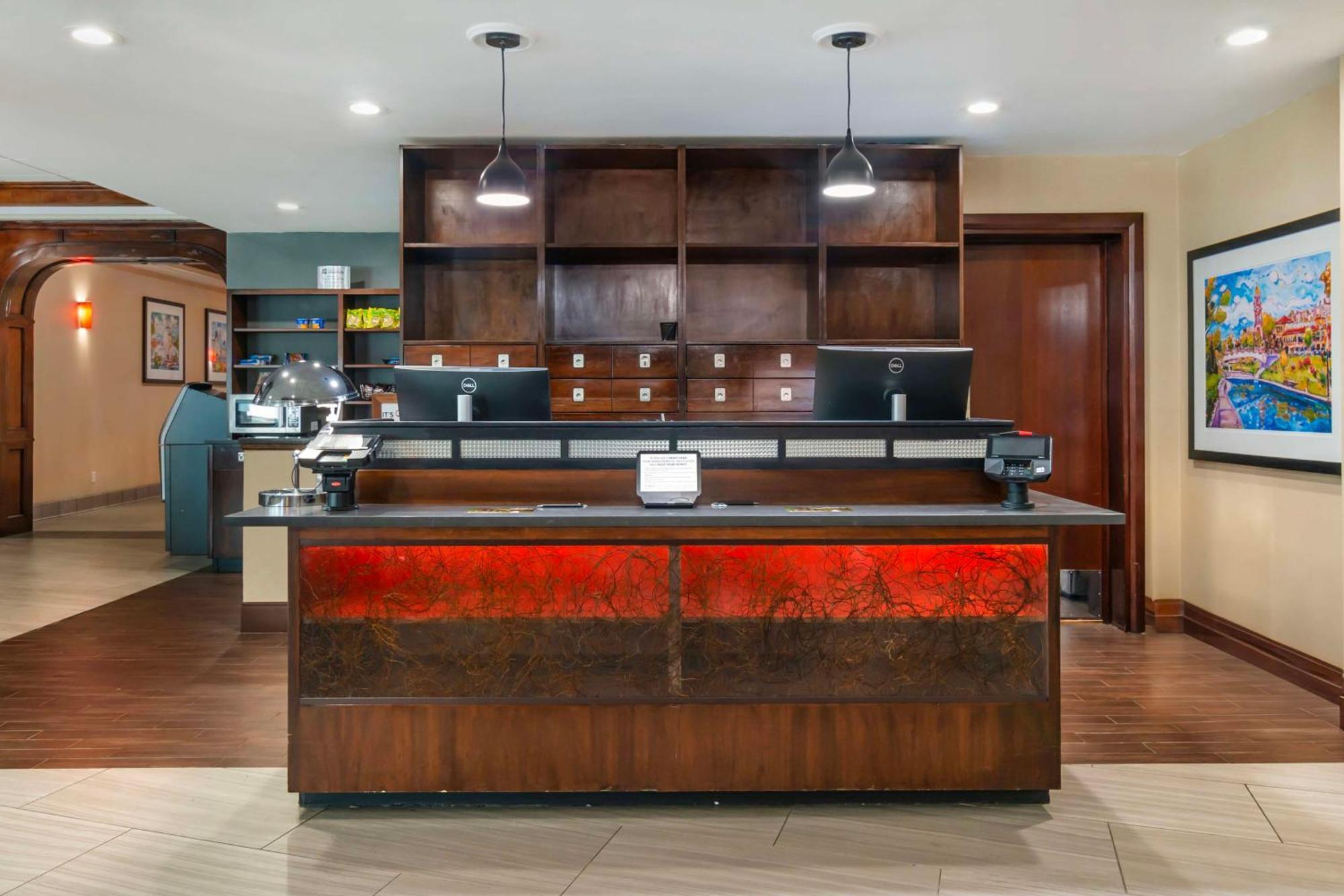 Best Western Plus Kansas City Sports Complex Hotel Exterior photo