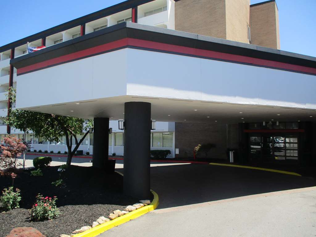 Best Western Plus Kansas City Sports Complex Hotel Exterior photo