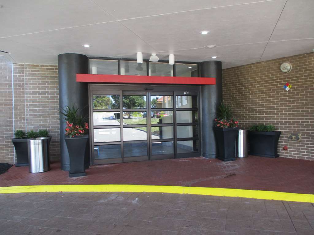 Best Western Plus Kansas City Sports Complex Hotel Exterior photo